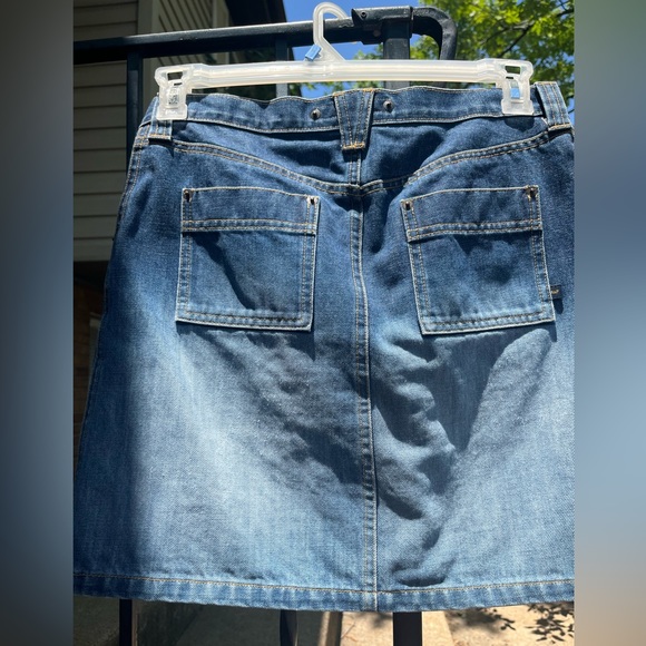 Abercrombie and Fitch Quality Smooth Denim Skirt, Size 4 - Picture 8 of 9